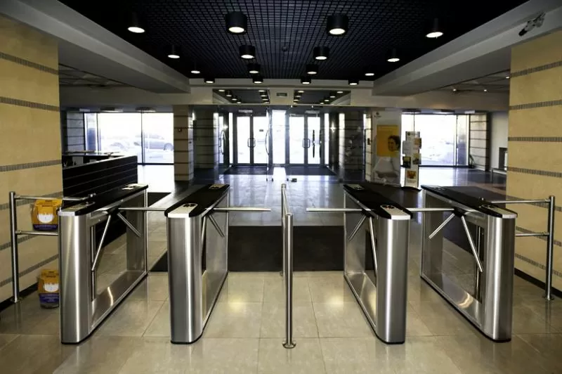 Контроль входа и турникеты в Бизнес центре в Сургуте
